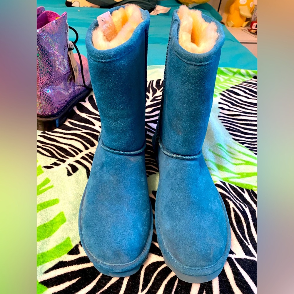 Cute blue boots!:)